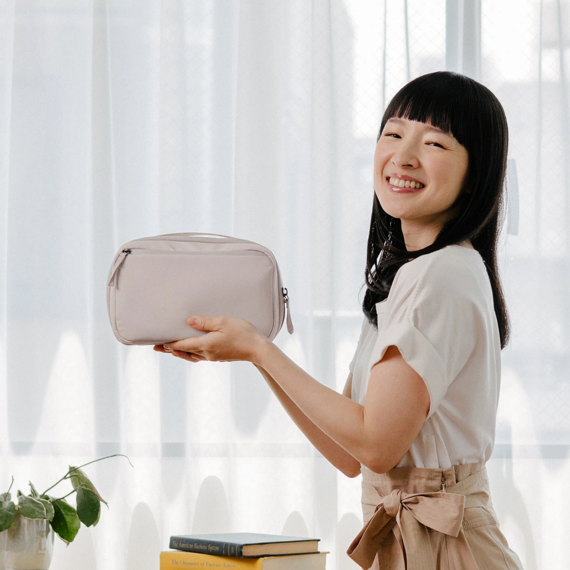 KonMari | Orbitkey 2-in-1 Tech Accessory Pouch - Image 6